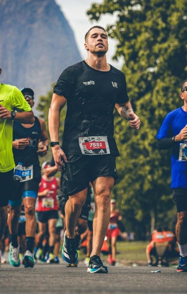 Carlos Tronquin correndo maratona