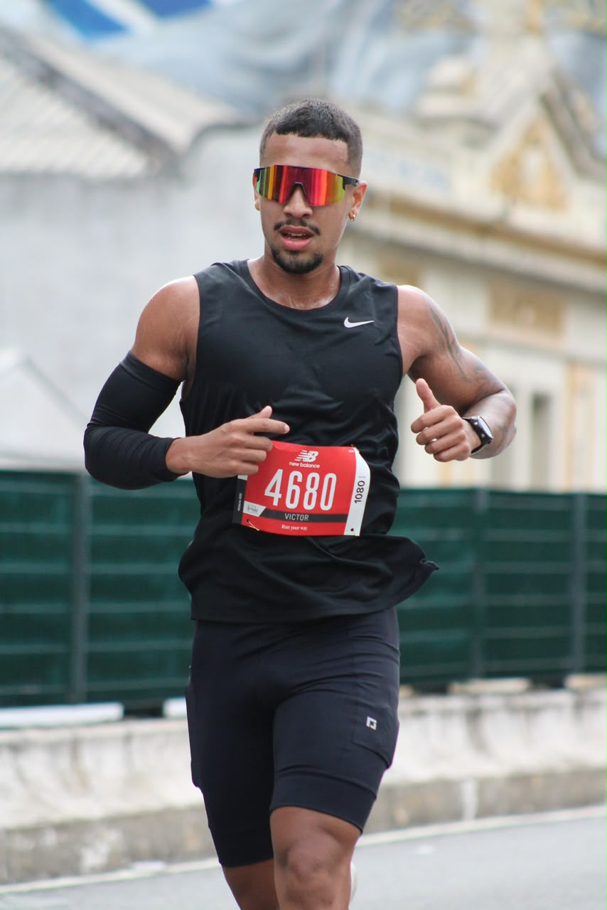 Victor Rodrigues correndo em prova